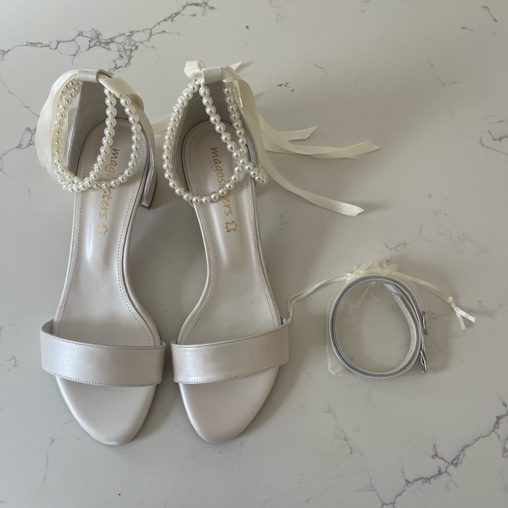 Ivory heels with pearls!